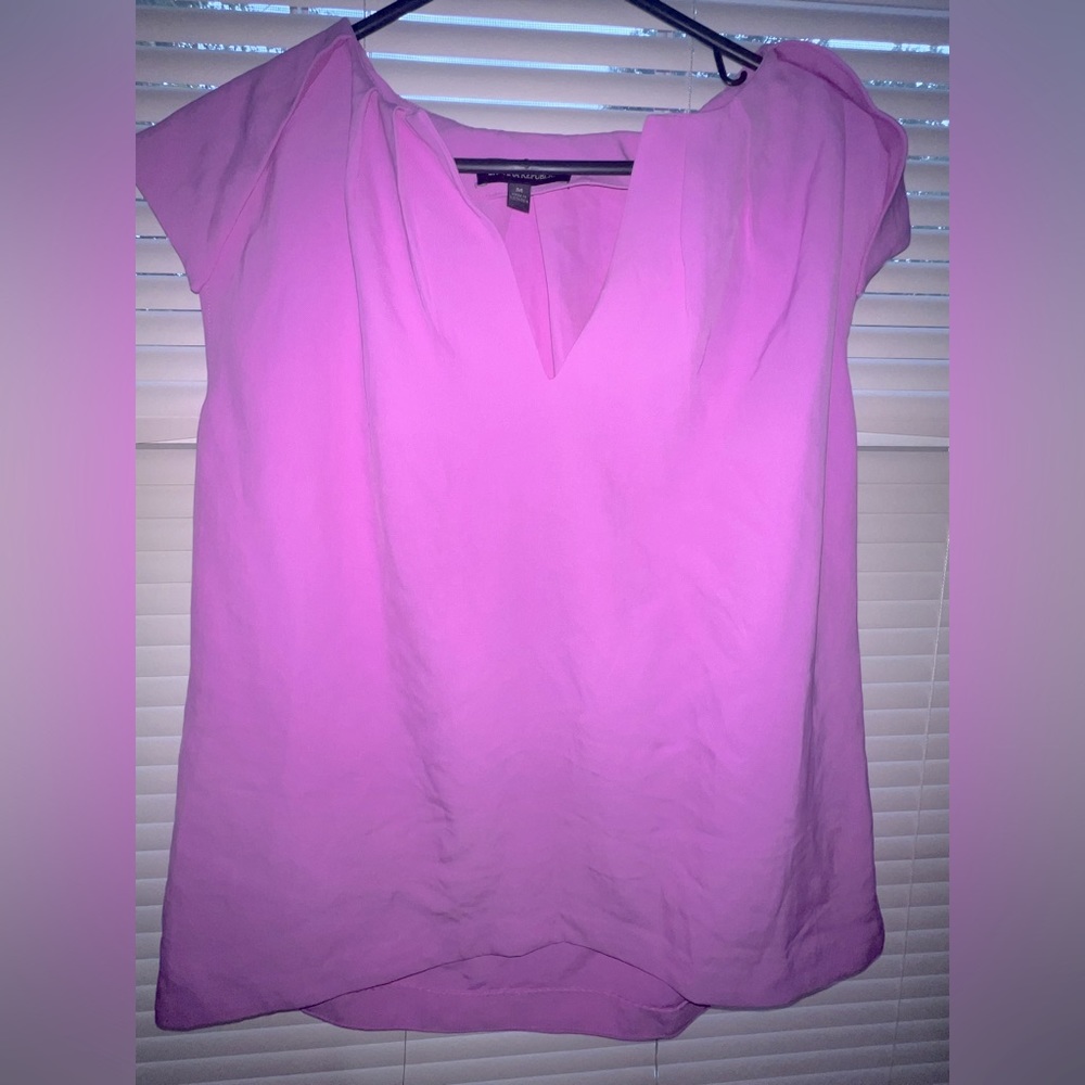 Banana Republic
Lightweight beautiful color comfortable fit